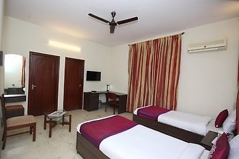 Oyo 2388 Hebbal Hotel Bangalore Exterior foto