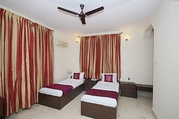 Oyo 2388 Hebbal Hotel Bangalore Exterior foto