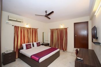 Oyo 2388 Hebbal Hotel Bangalore Exterior foto